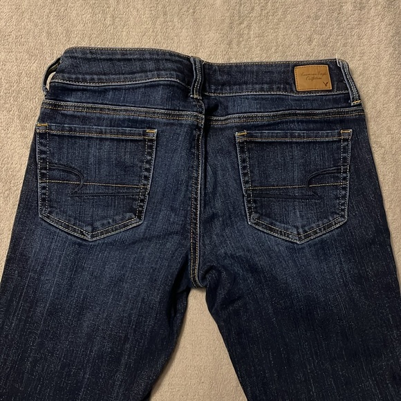 American Eagle Dark Wash Capri Jeans- Stretch- Size 8, worn, but great condition - Picture 4 of 5